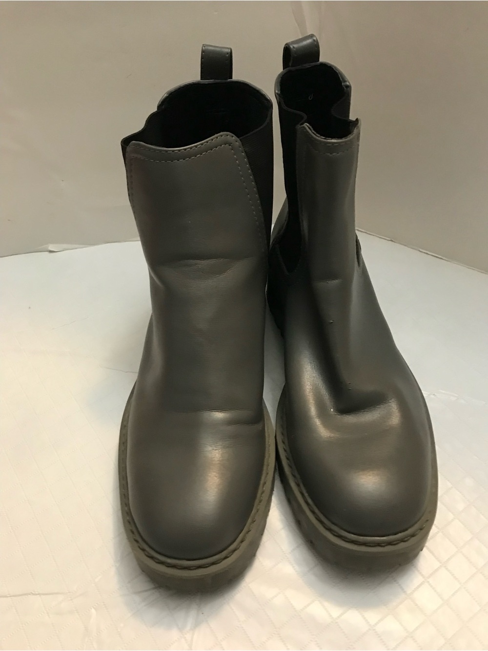 Kenneth Cole Reaction Women's Black Chelsea Pull-On Boots Side Size 6 Like New